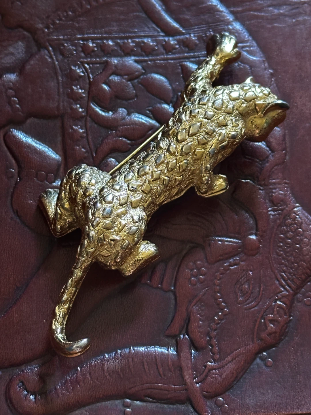 Vintage Gold-Tone Textured Panther Brooch (A2303)