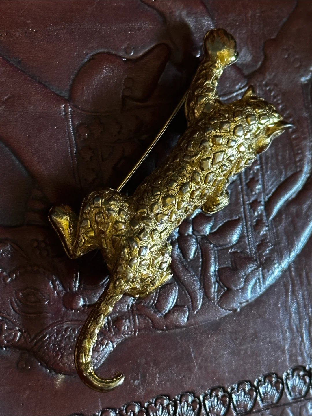 Vintage Gold-Tone Textured Panther Brooch (A2303) - photo 2