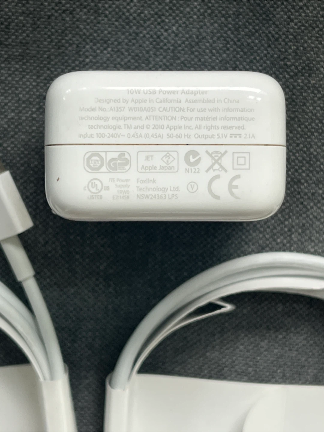 Apple 10W USB Power Adapter with 2 Lightning Cables - photo 2