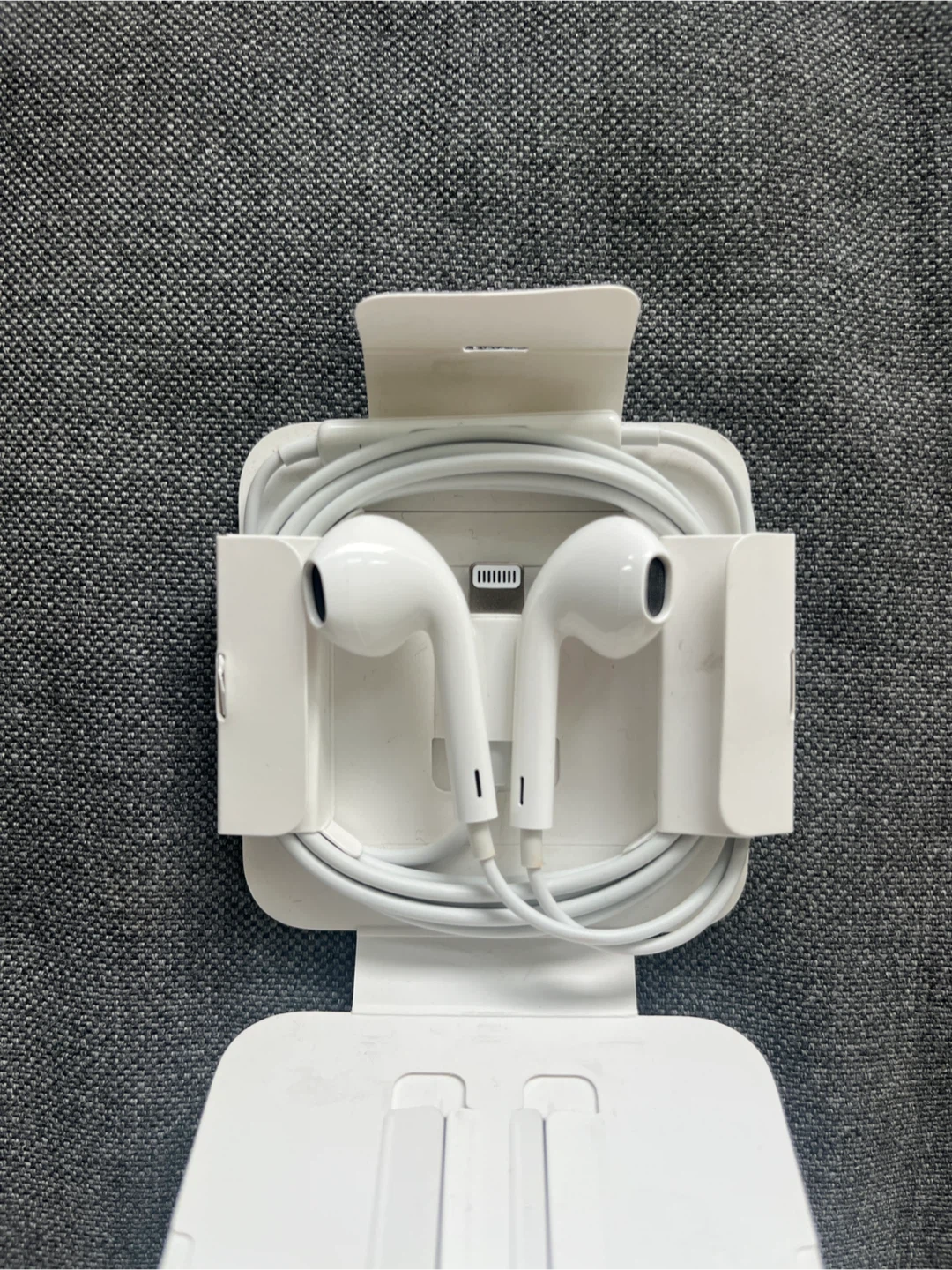 Brand NEW Apple EarPods - photo 2