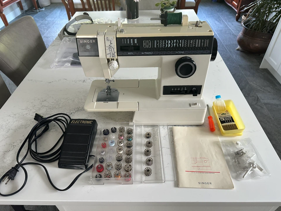 Singer 4622 Sewing Machine with Accessories - photo 2
