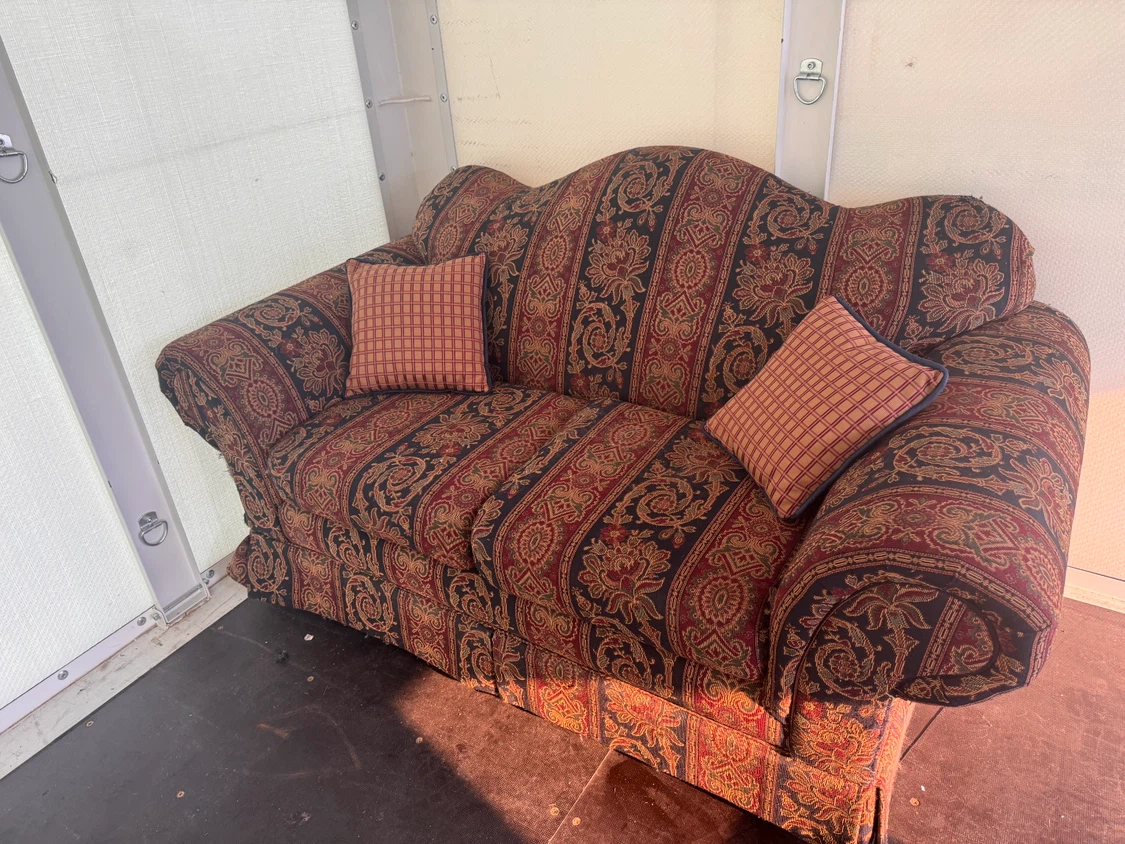 TWO VINTAGE Love Seats - photo 2