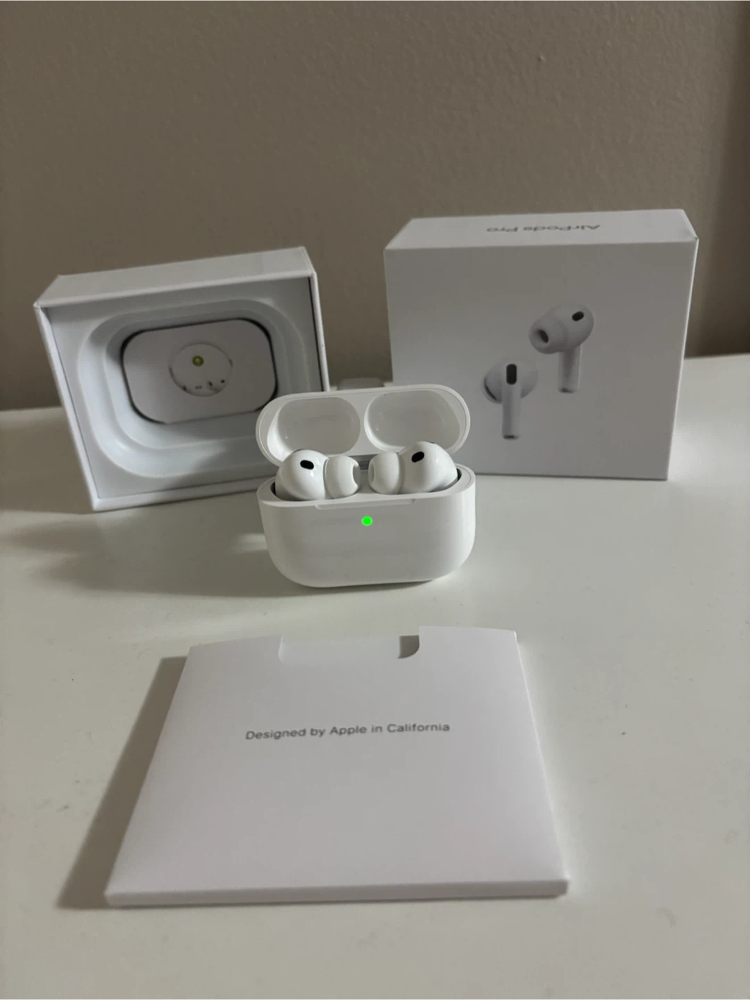 Apple AirPods Pro (2nd Gen) with Charging Case - photo 2