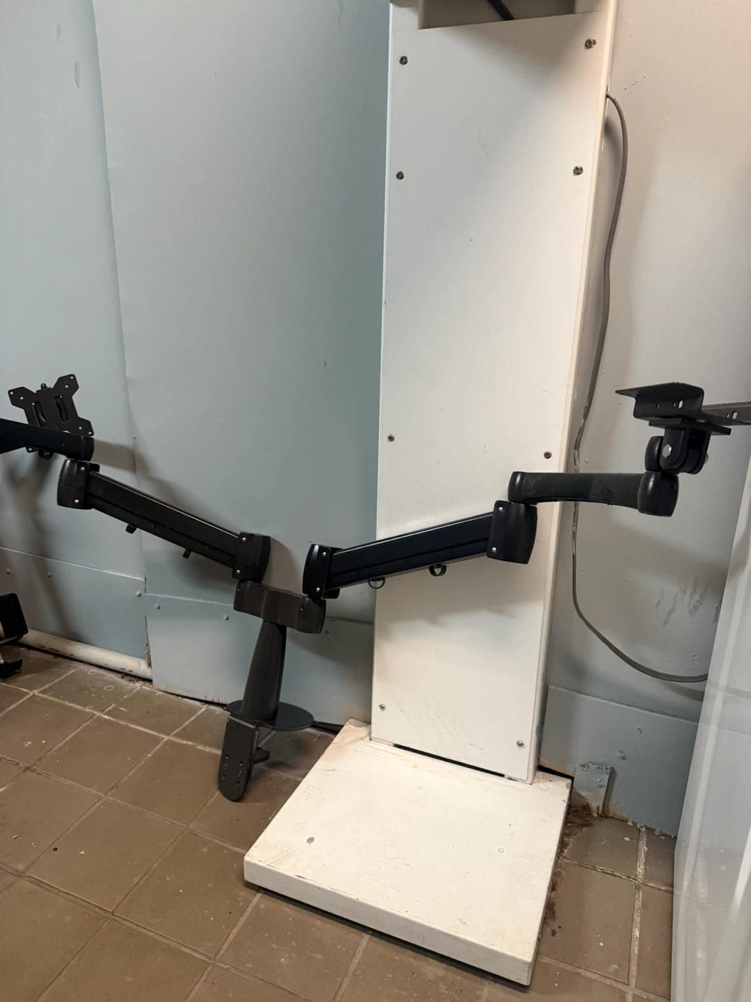 NEW UPLIFT Desk Range-X Dual Monitor Arm - photo 3
