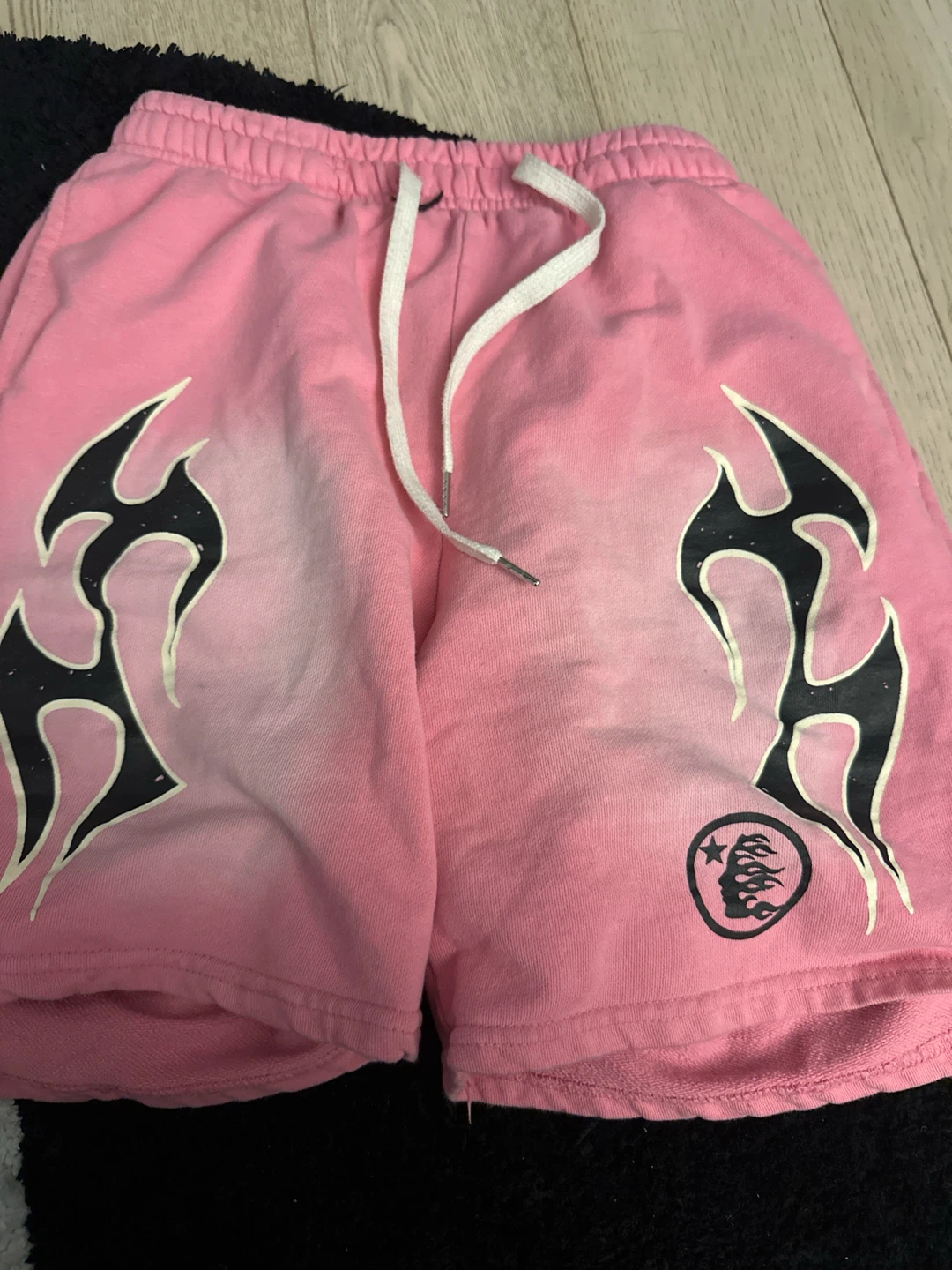 Hellstar Pink Flame Print Shorts - photo 3