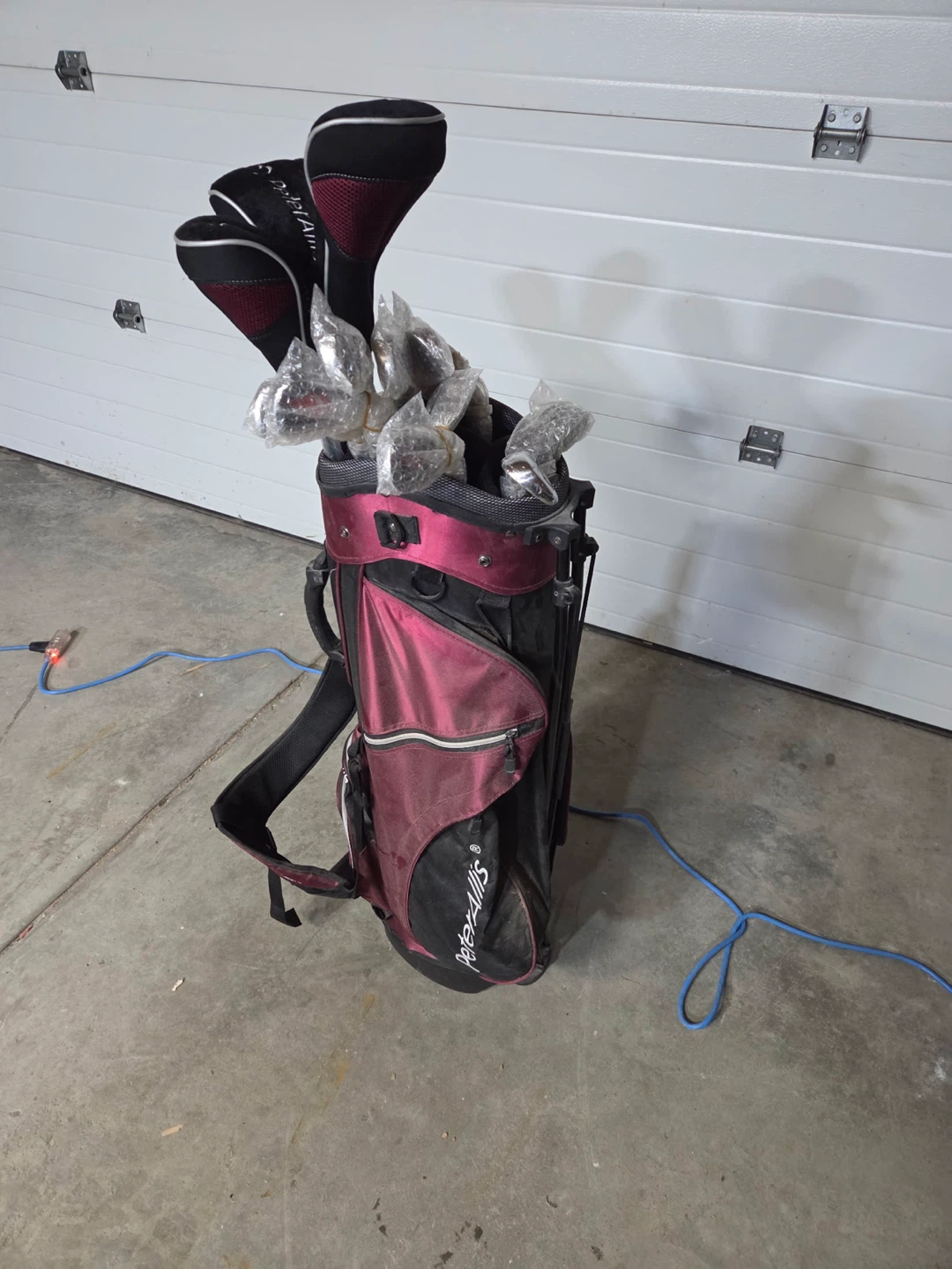 Peter Allis golf bag with 13 clubs