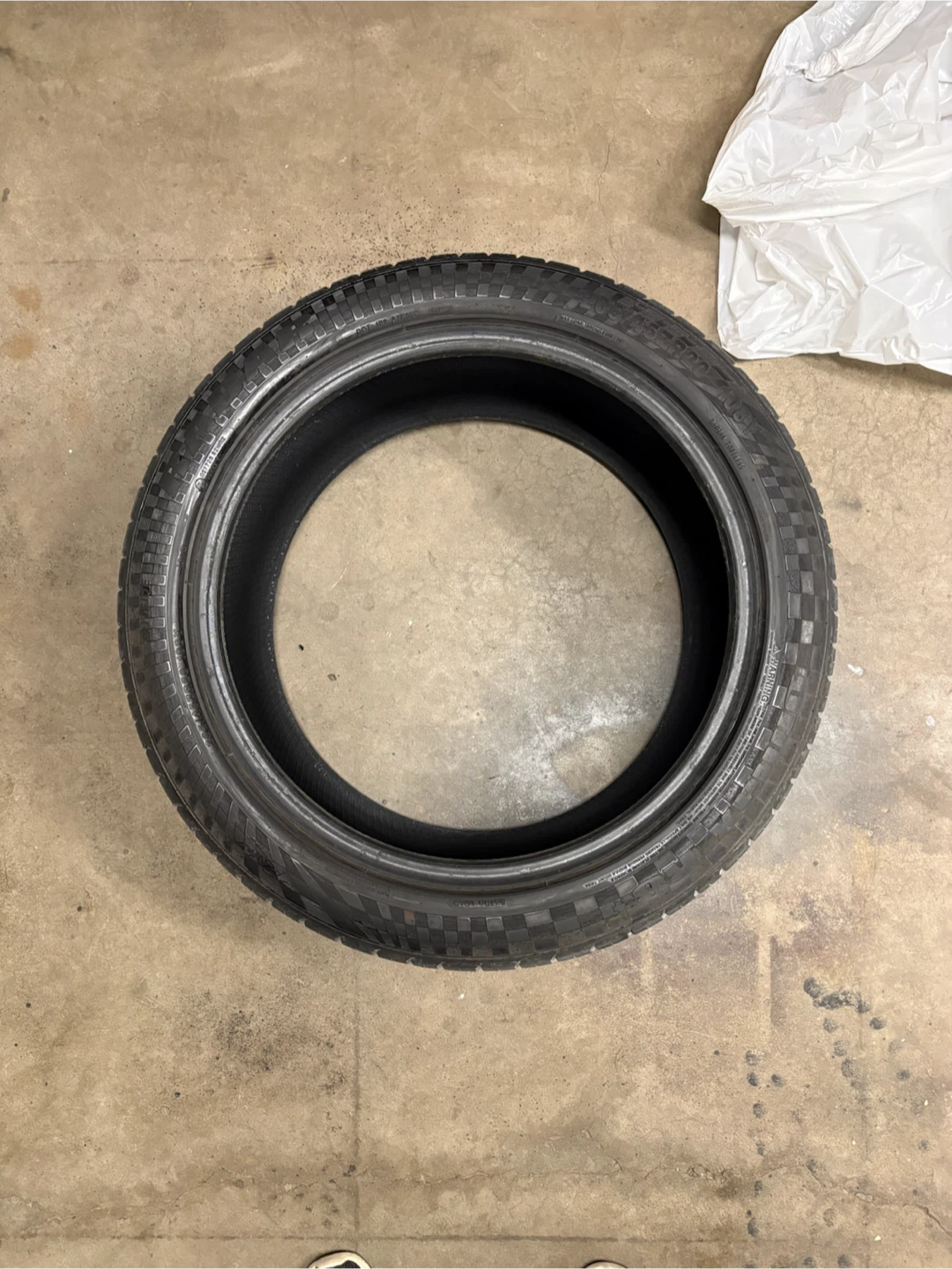 265/45ZR20 Tire