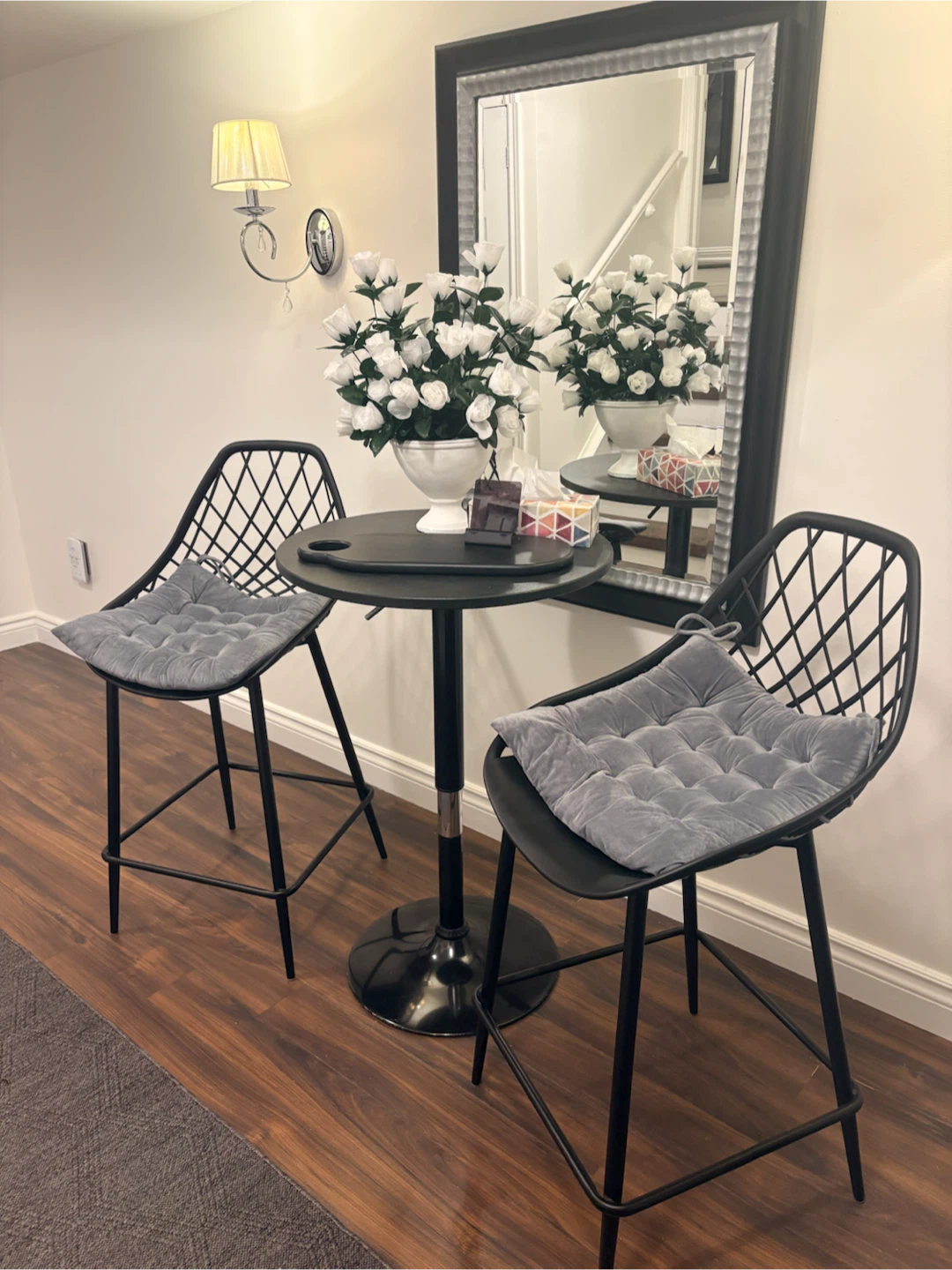2 Counter bar stools and table