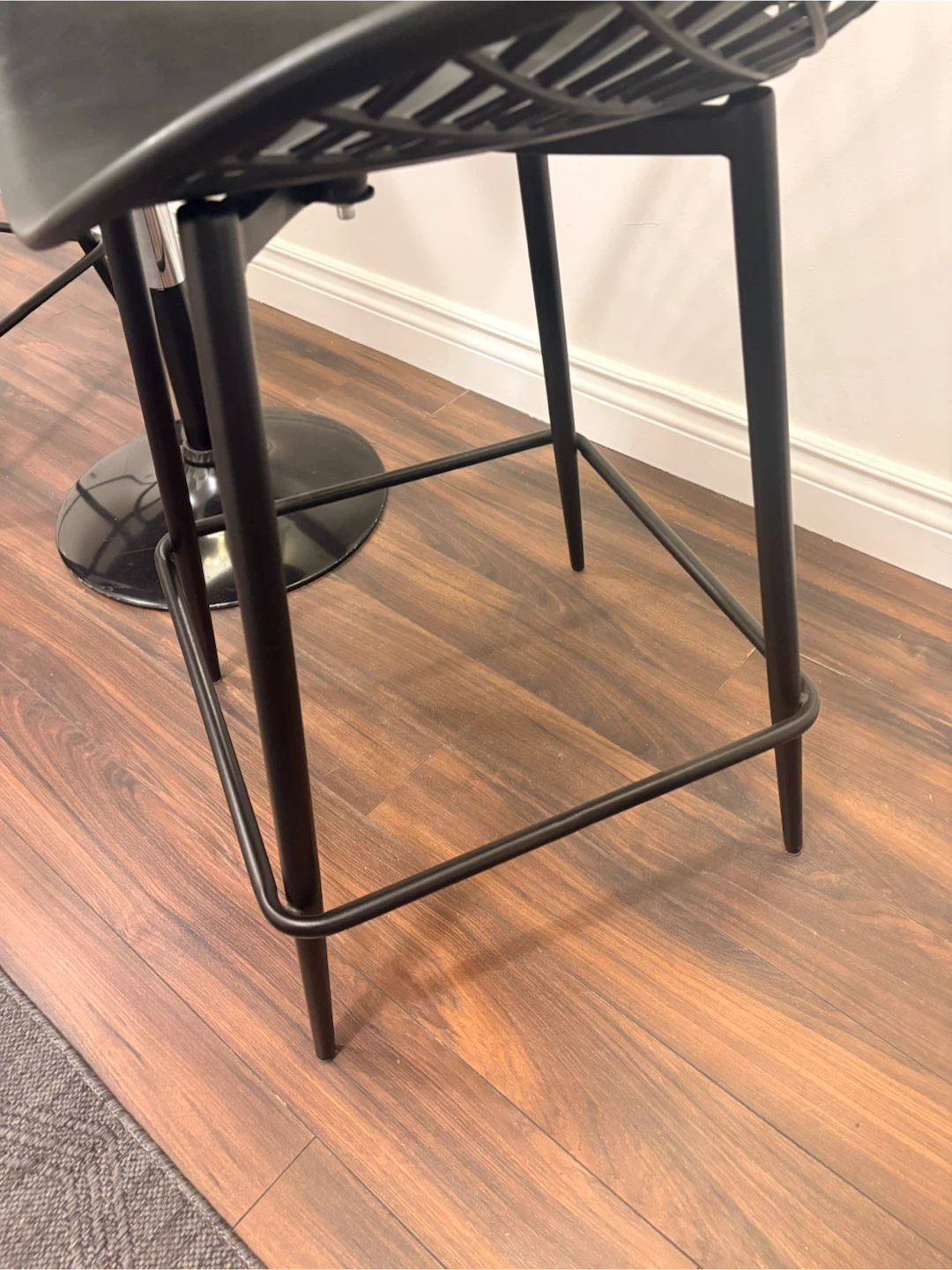 2 Counter bar stools and table - photo 4