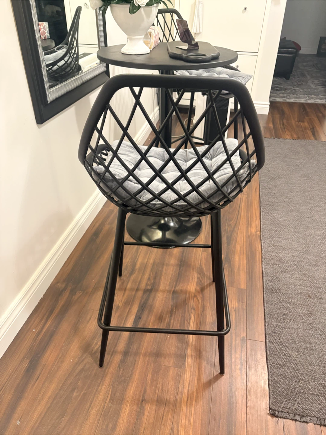 2 Counter bar stools and table - photo 5