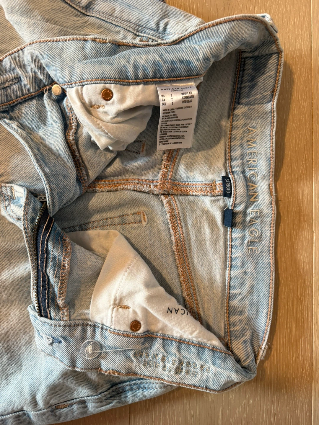 American Eagle Women's Mom Jeans Light Wash Size 2 - photo 2