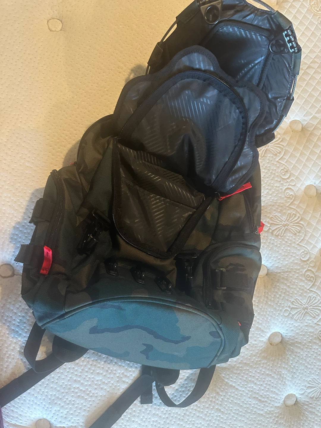 Oakley Camo Backpack - photo 2