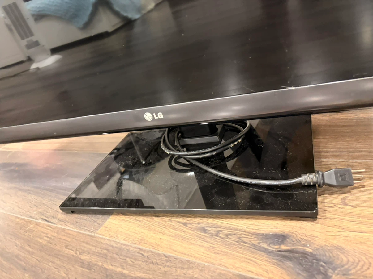 LG LED TV - photo 2