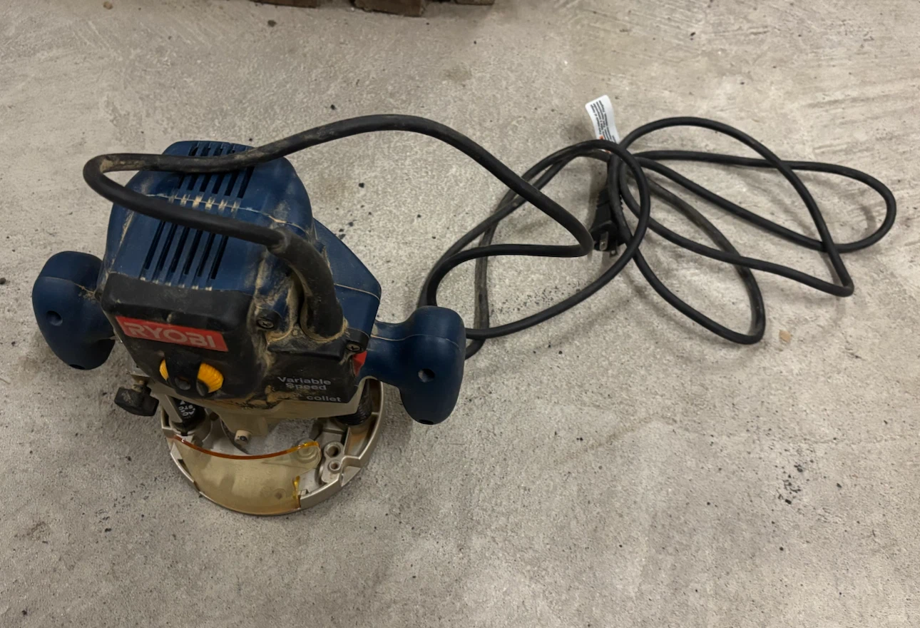 Ryobi 2 HP Variable Speed Router - photo 2