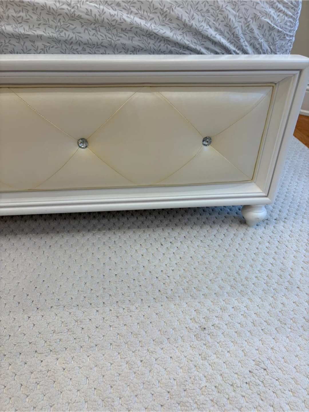 Full size bed, nightstand and wall mirror - photo 5