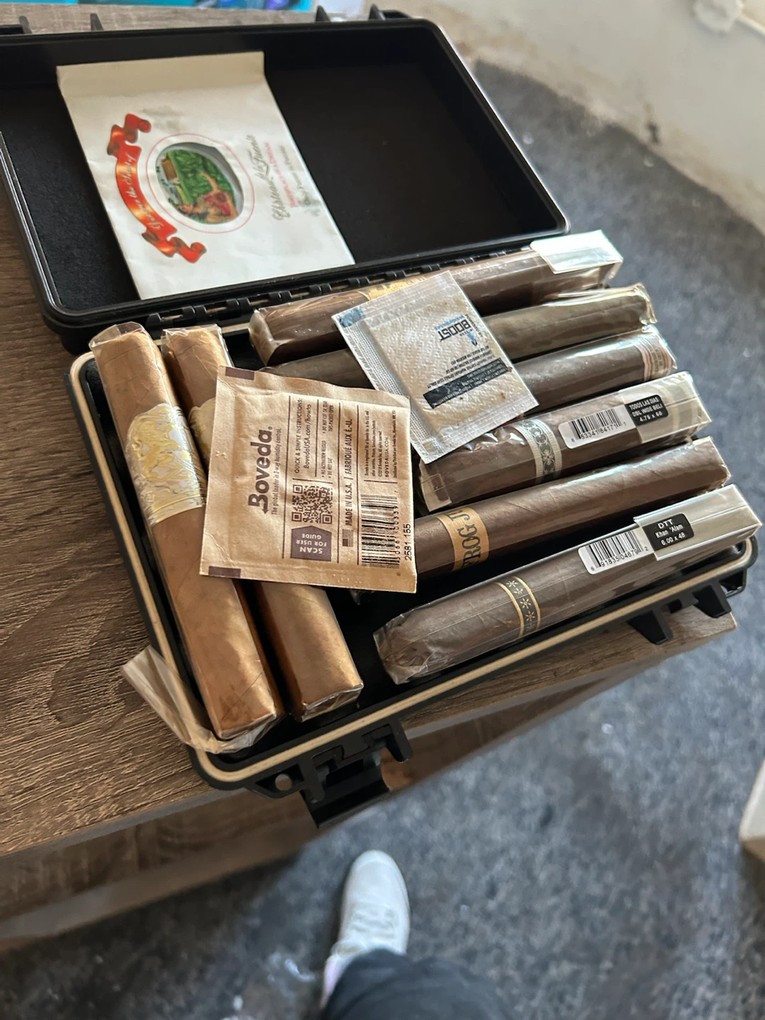 Assorted Cigars in Hard Case with Boveda Packs