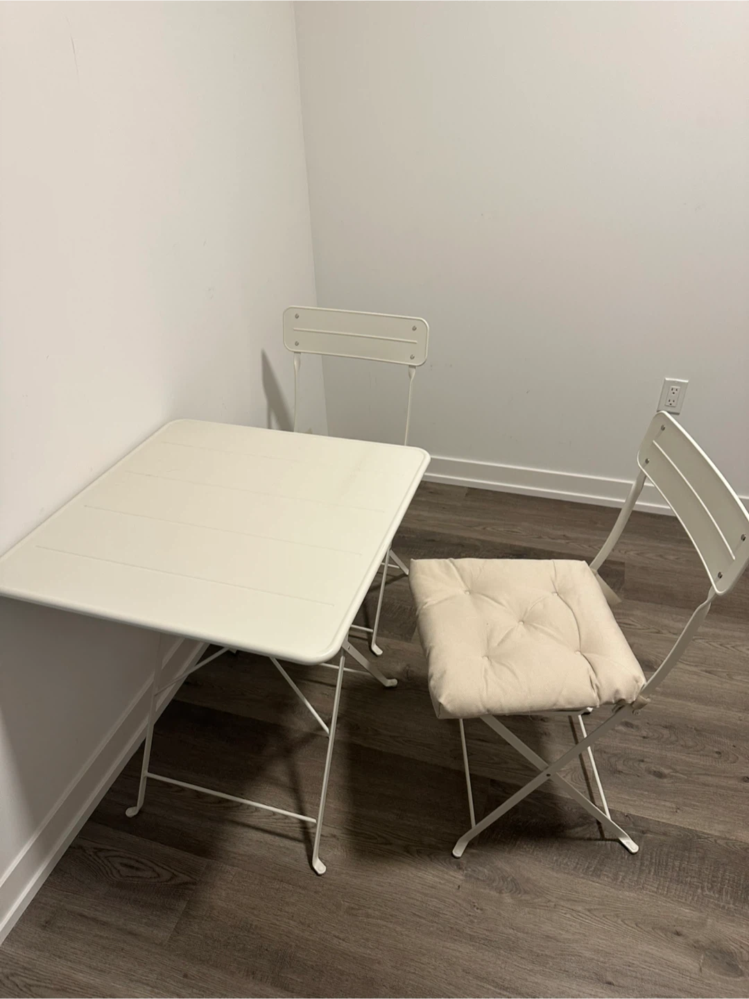 IKEA SUNDSO Table & 2 Folding Chairs - White - photo 4