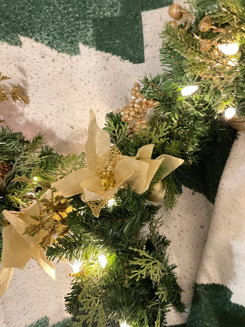 Pre-lit Christmas Garland with Gold Ornaments - photo 2