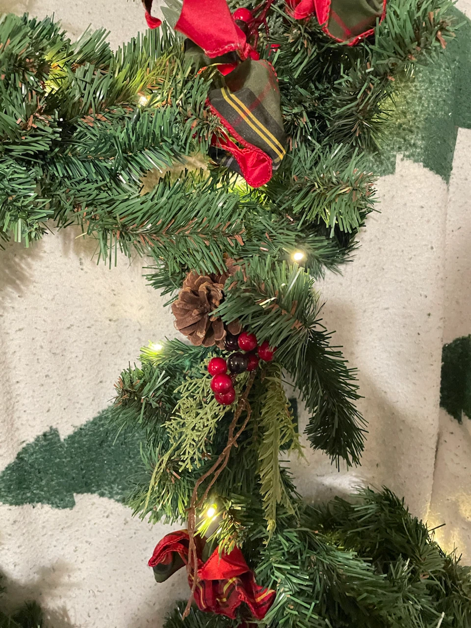 Pre-Lit Christmas Garland with Pinecones and Berries - photo 2