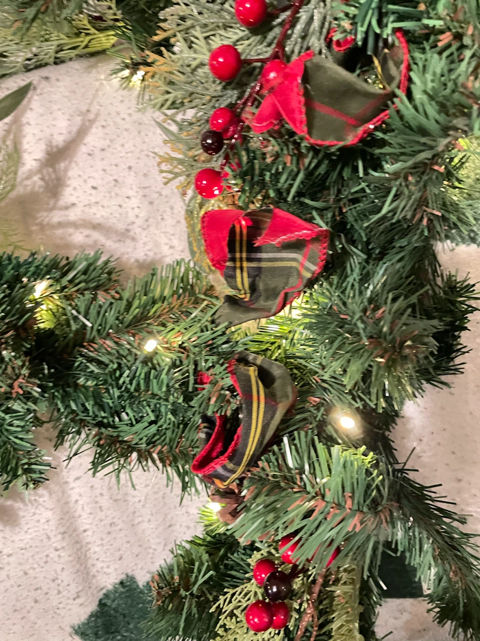 Pre-Lit Christmas Garland with Pinecones and Berries - photo 3