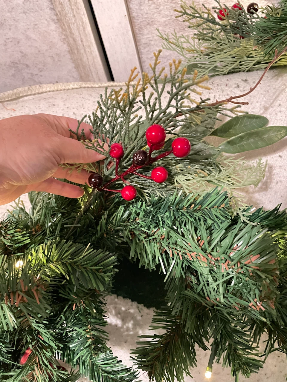 Pre-Lit Christmas Garland with Pinecones and Berries - photo 4