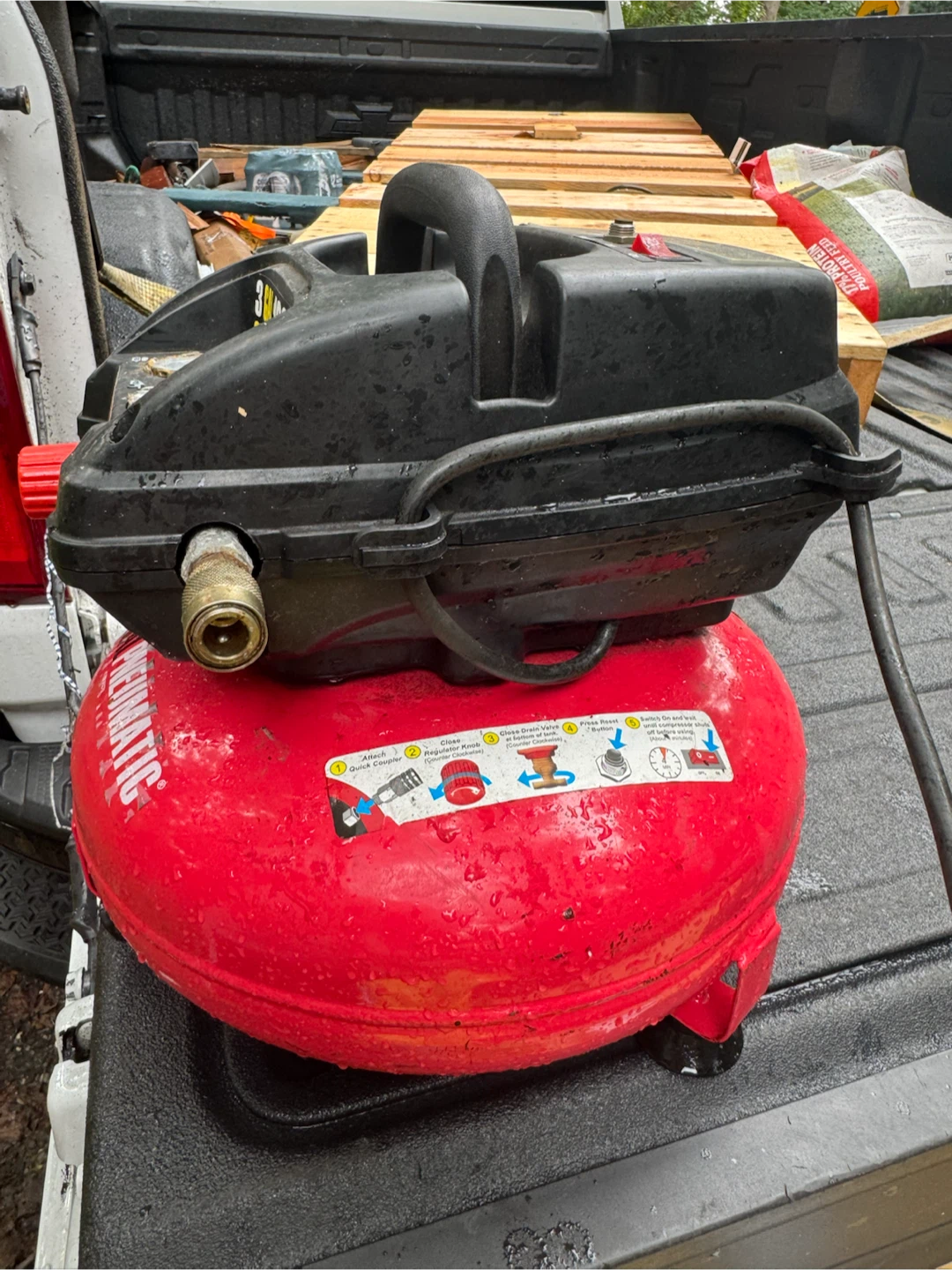 Central Pneumatic 3 Gallon Air Compressor - photo 3