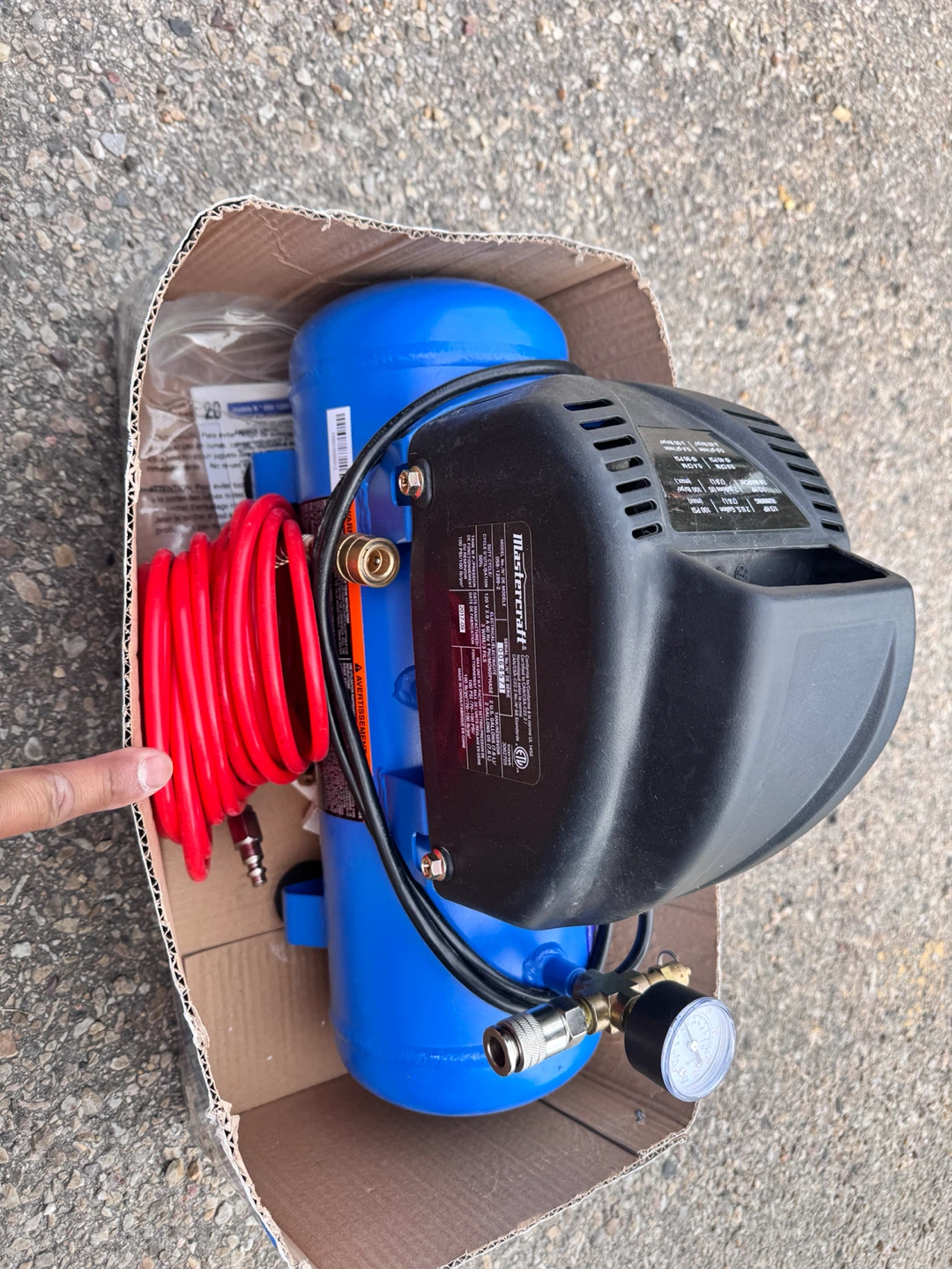 Mastercraft 2-Gallon Air Compressor - photo 3
