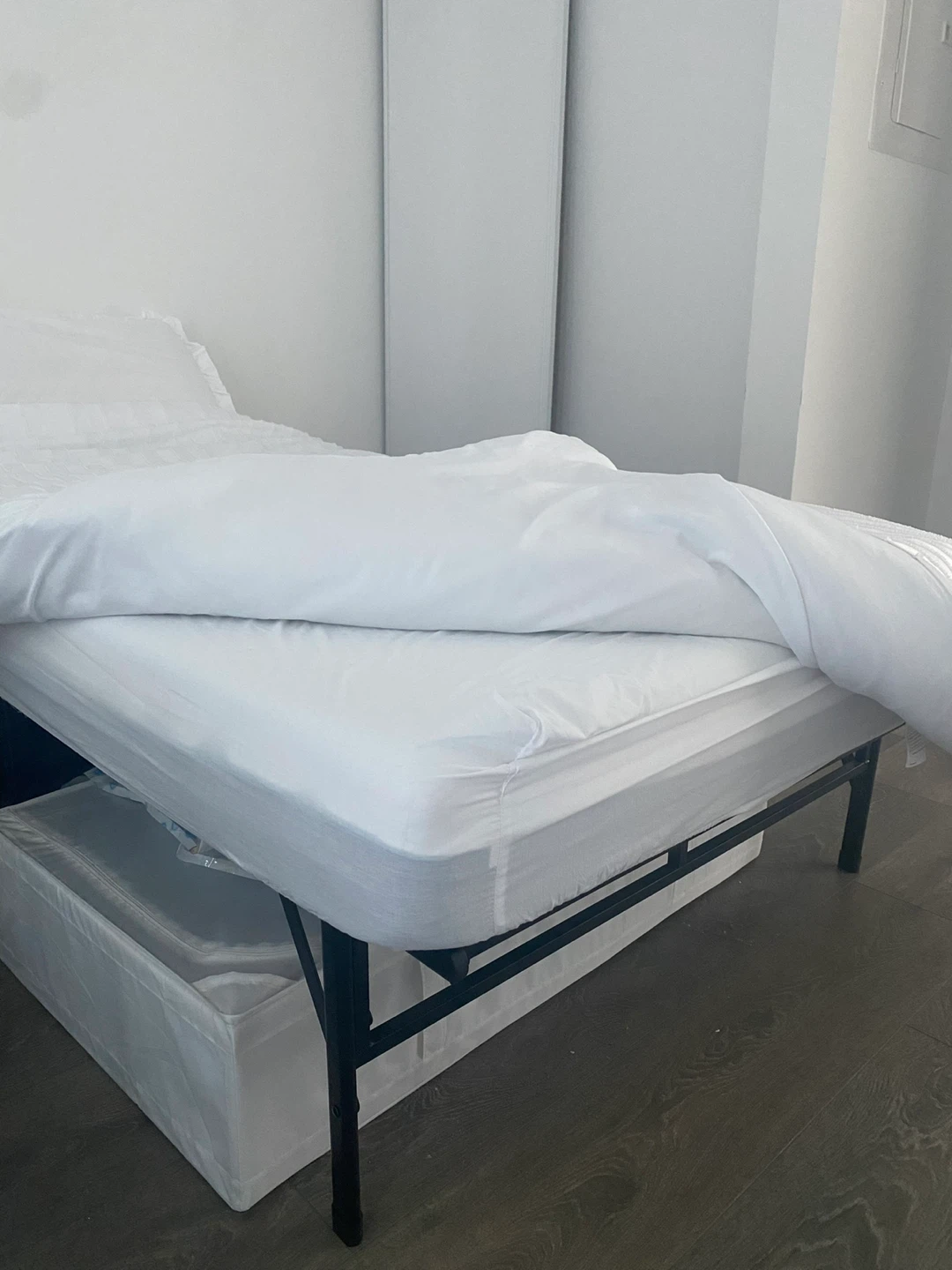 Twin size metal bed frame and mattress - photo 2