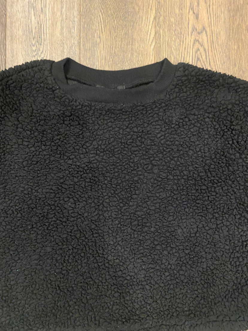 EUC: Forever 21 Black Cropped Sherpa Sweatshirt Size M - photo 3