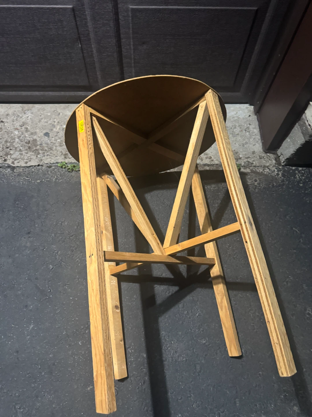 Round wooden side table - photo 2
