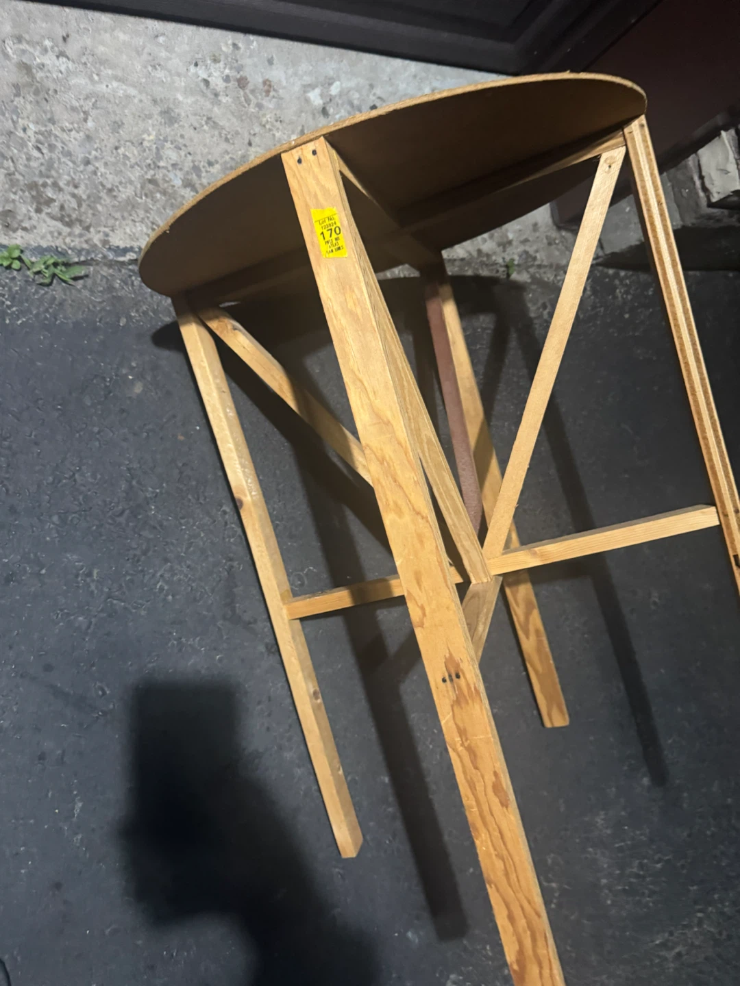 Round wooden side table - photo 3
