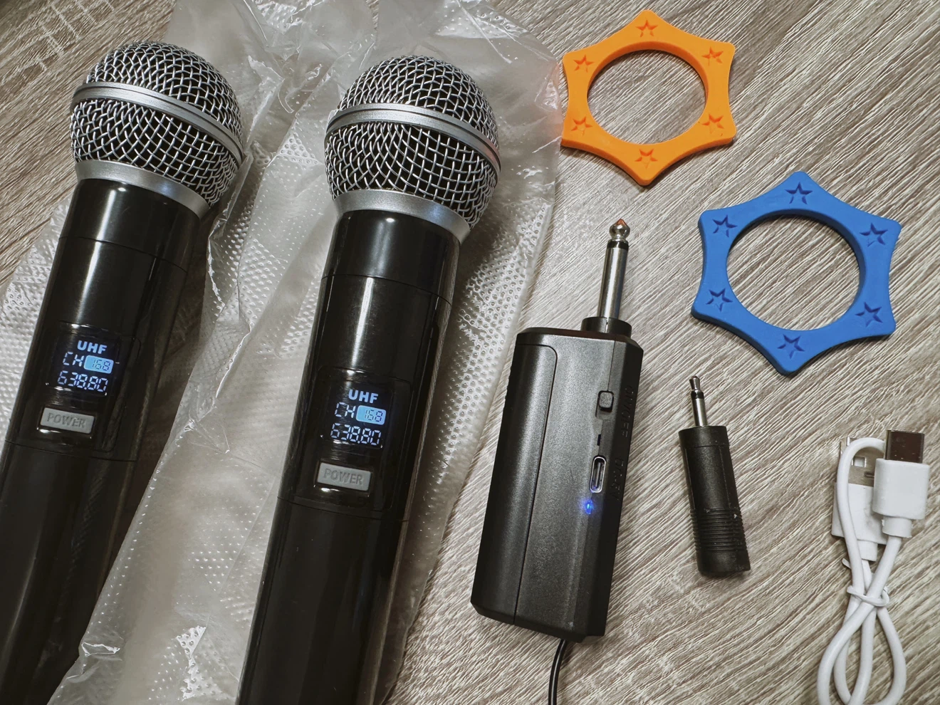 2x Wireless Microphones with Receiver - photo 2