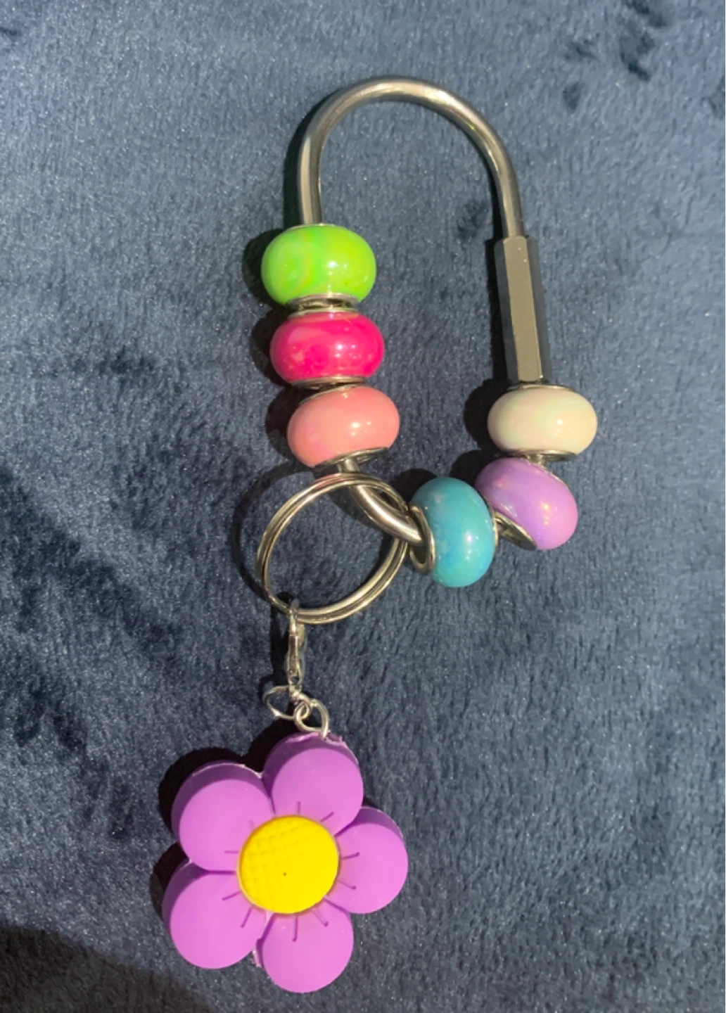Multi-coloured flower keychain