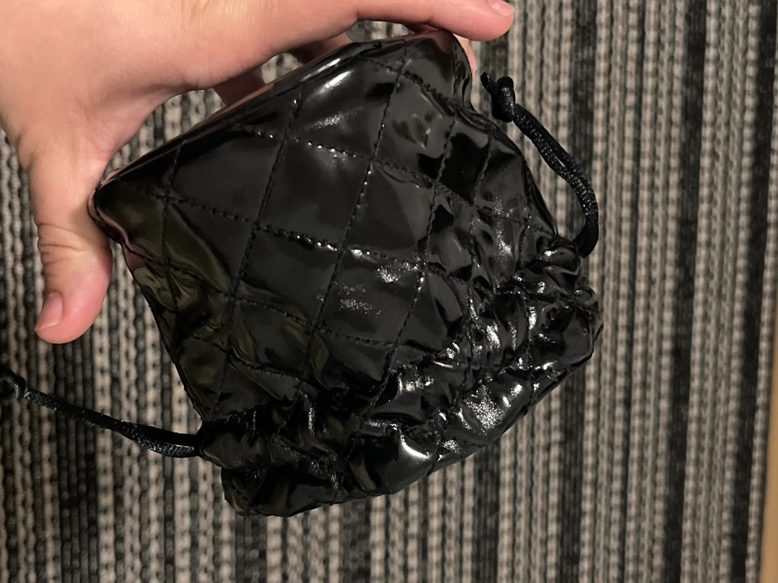 GUESS Quilted Black Drawstring Pouch - photo 3