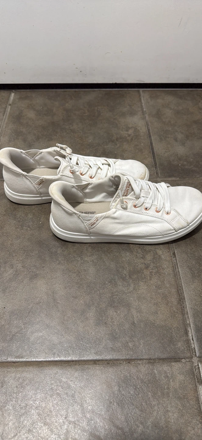 White Skechers Swift Fit Women's Sneakers Size 8