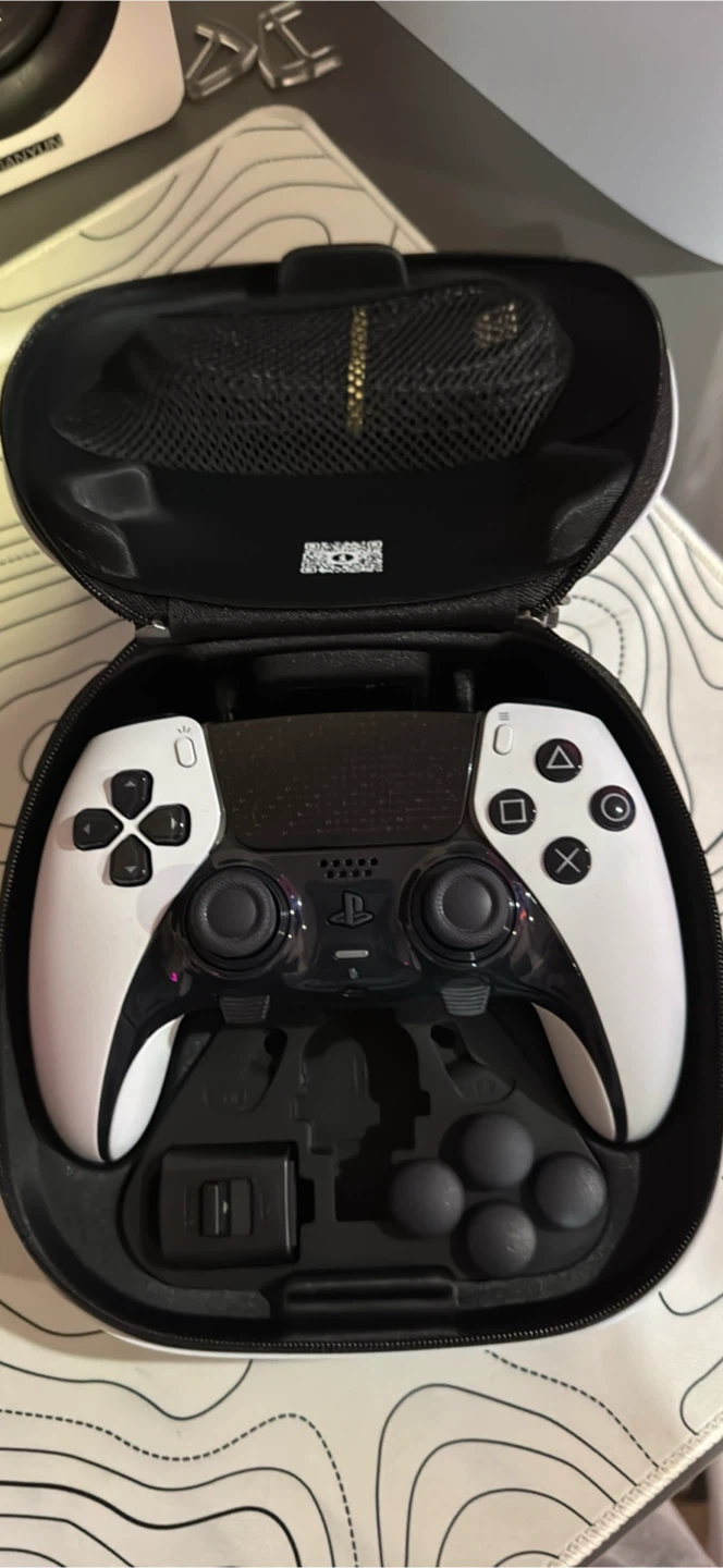 Sony PlayStation 5 Pro Console and DualSense Edge Controller - photo 4