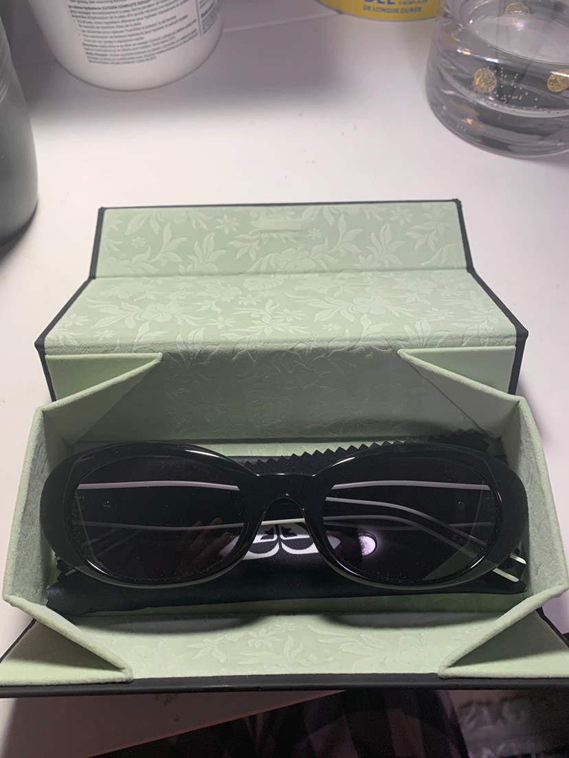 Roxy -Black Oval Sunglasses