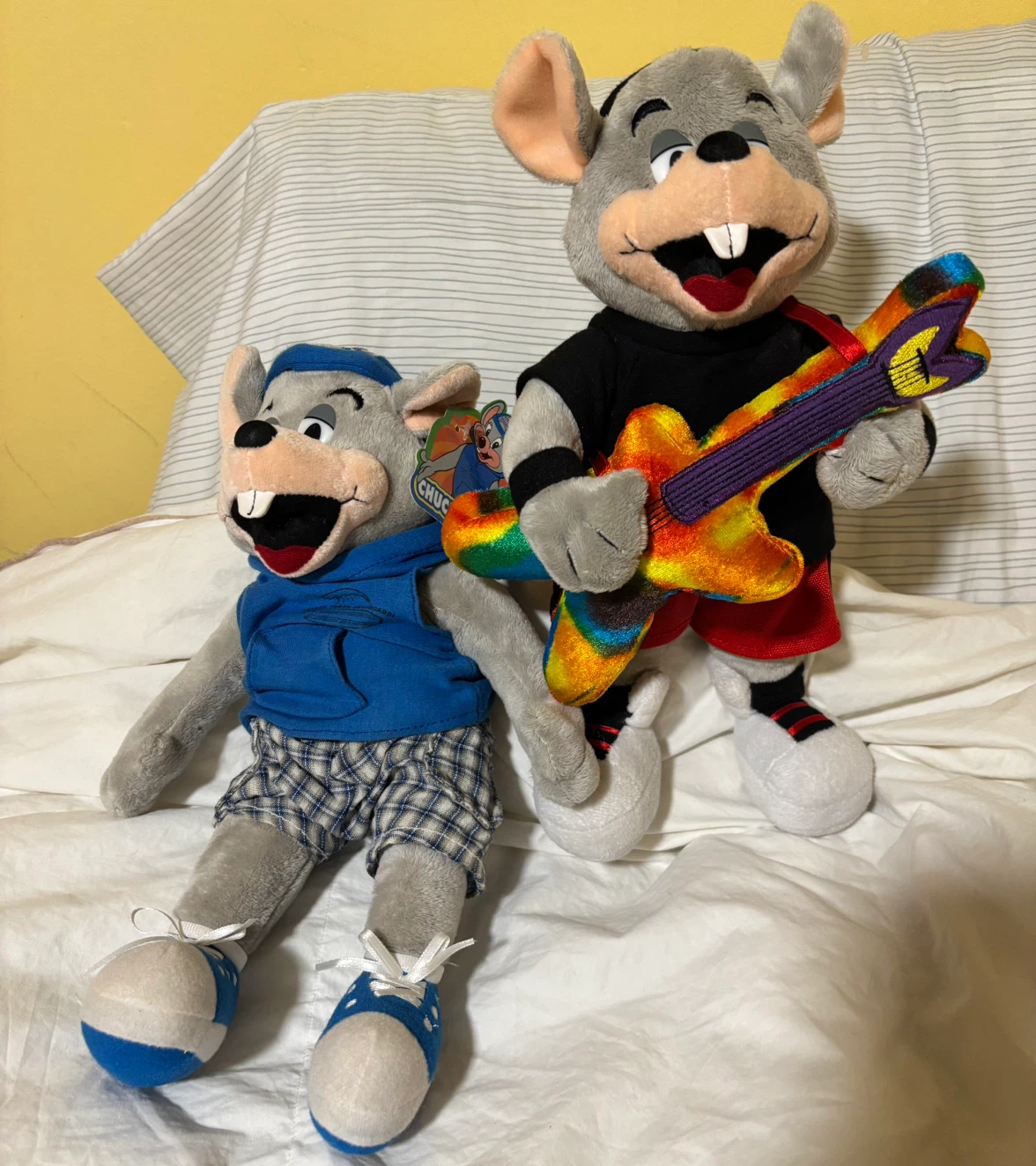 2 vintage Chuck e cheese plush NWT