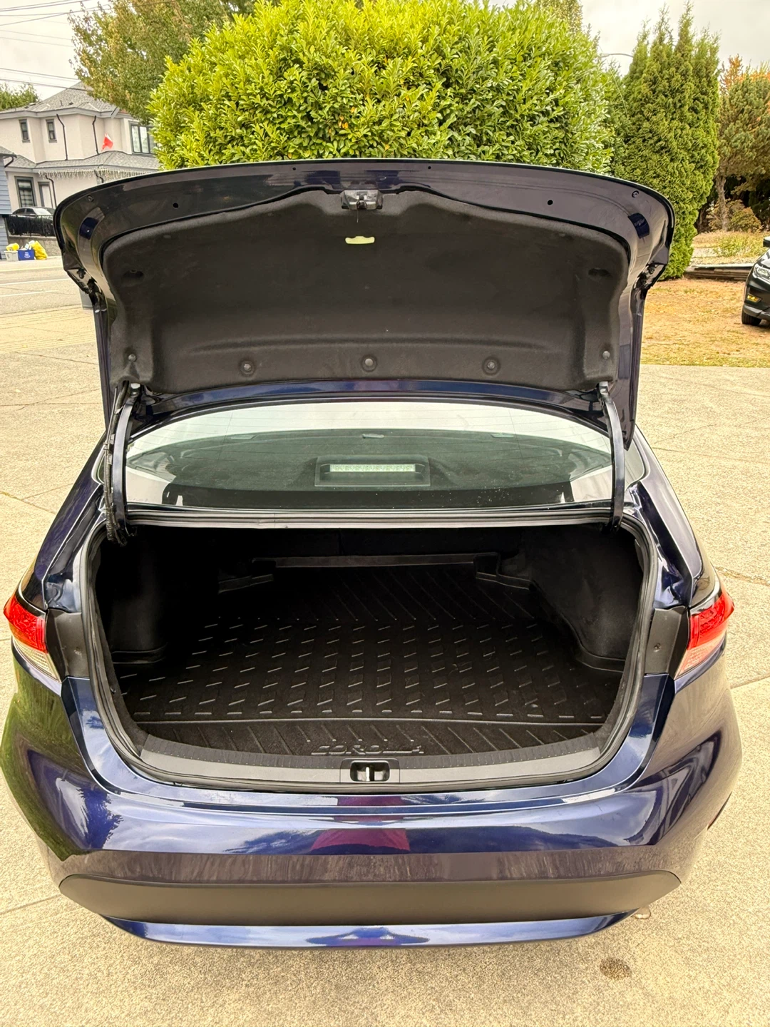 Dark Blue Toyota Corolla Sedan - photo 5