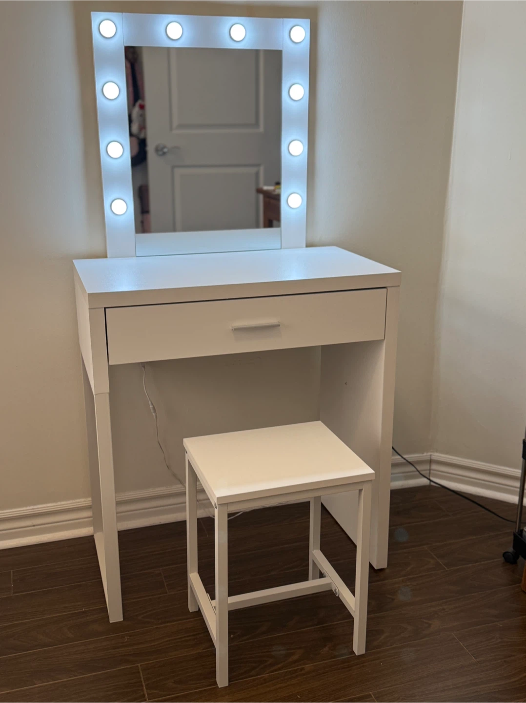 White Vanity Desk with Lighted Mirror and Stool