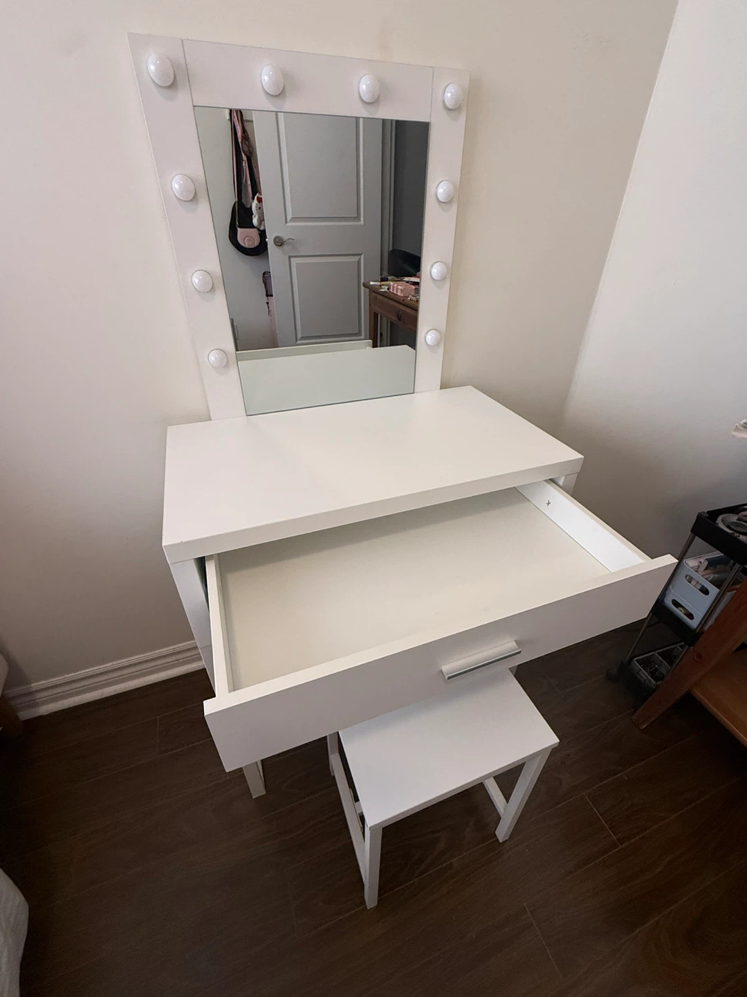 White Vanity Desk with Lighted Mirror and Stool - photo 3