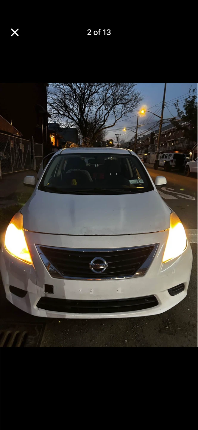 2014 Nissan Versa • SV Sedan 4D - photo 2