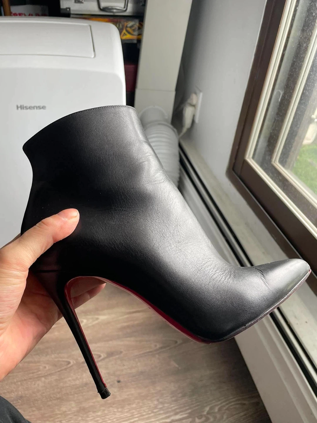 Louis vuttione Black Leather Ankle Boots with Red Soles - photo 3