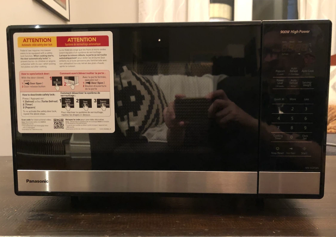Panasonic Microwave Oven (model NN-SG458S)