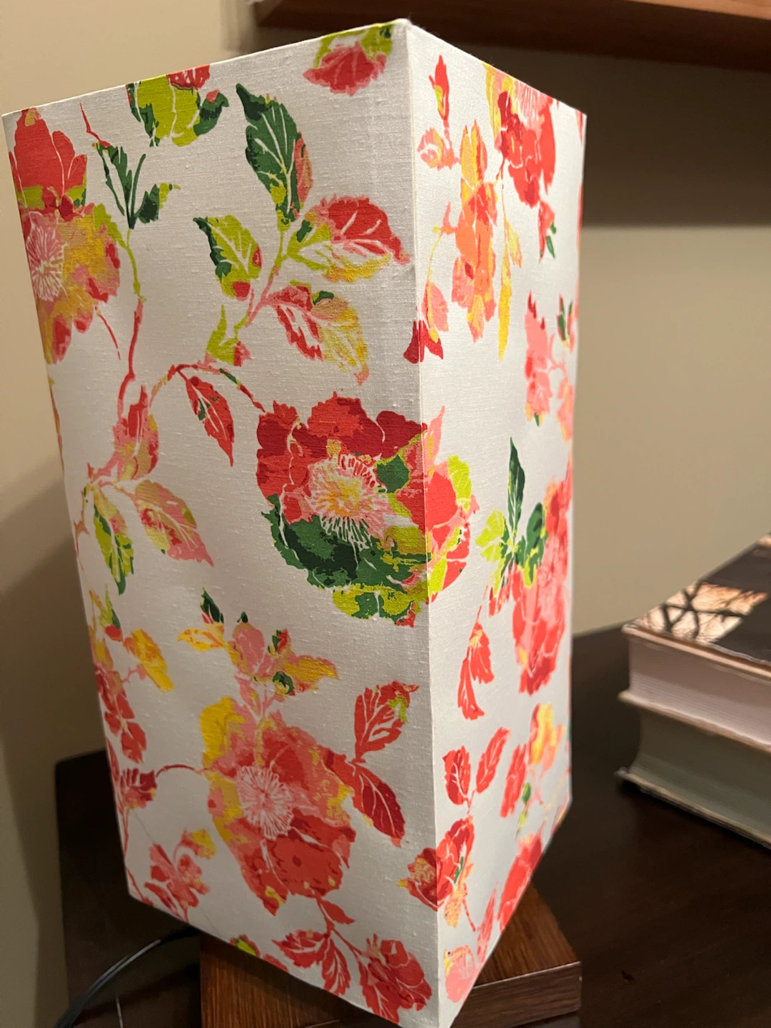 Floral Accent Lamp with Wooden Base - photo 2