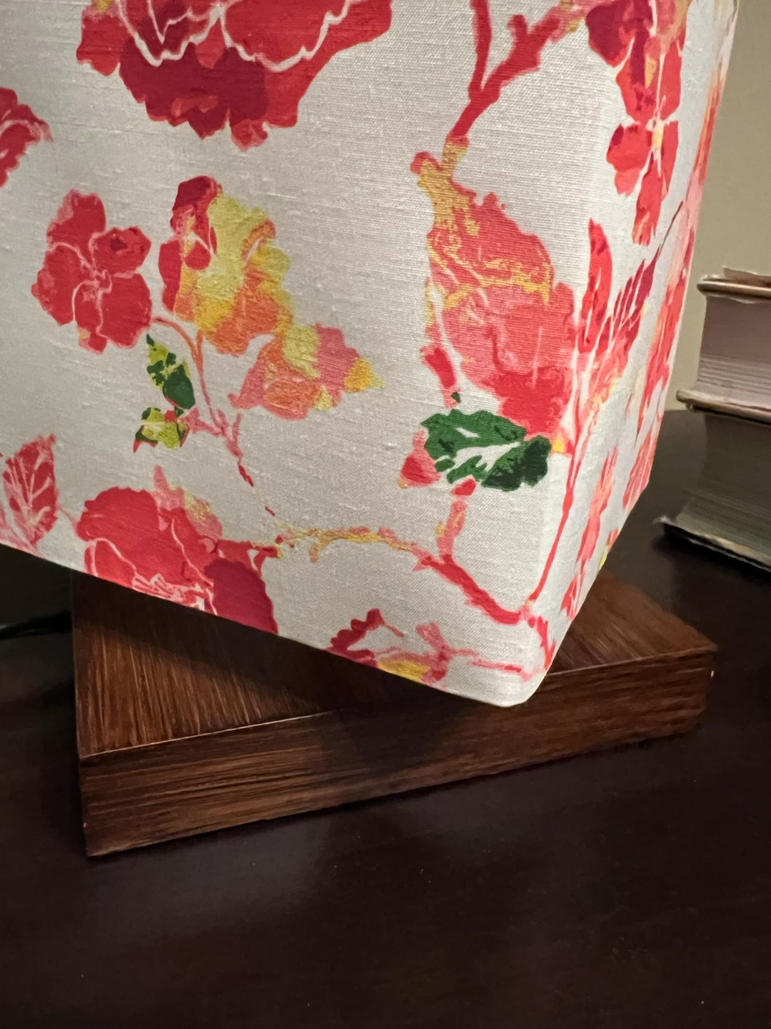 Floral Accent Lamp with Wooden Base - photo 3