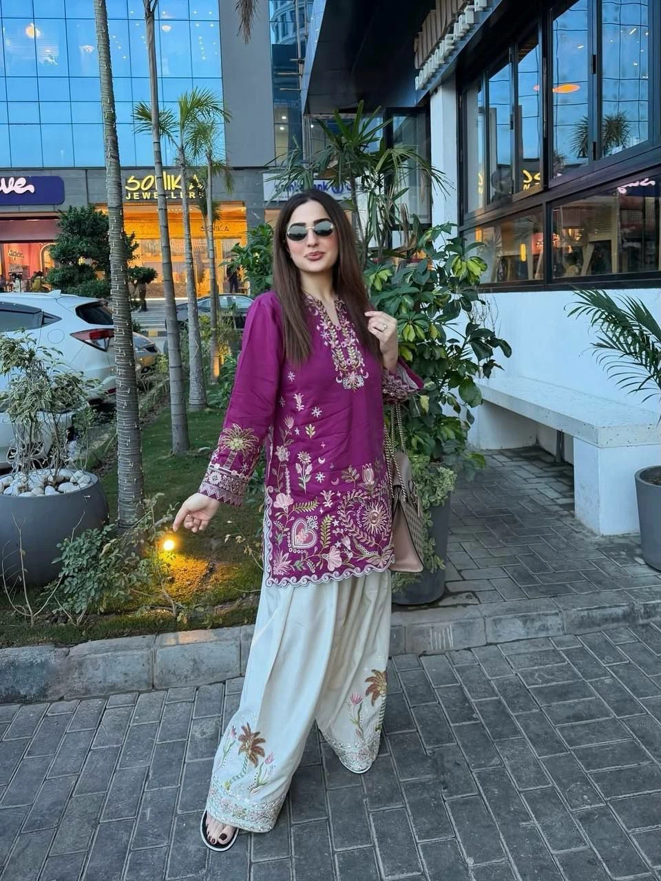 Women's Embroidered Kurti Pants and Dupatta Set - photo 2