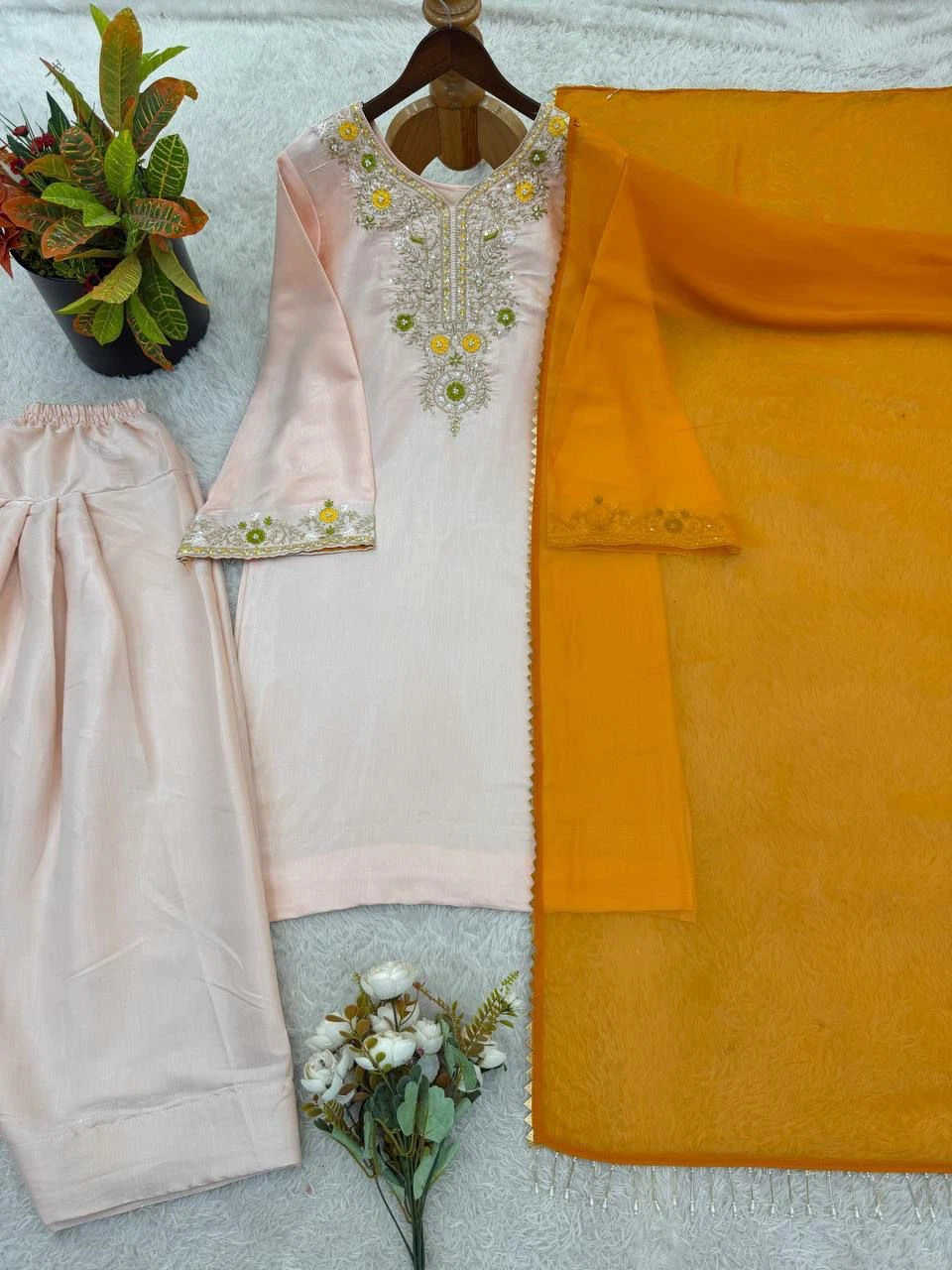 Women's Embroidered Kurti Pants and Dupatta Set - photo 3
