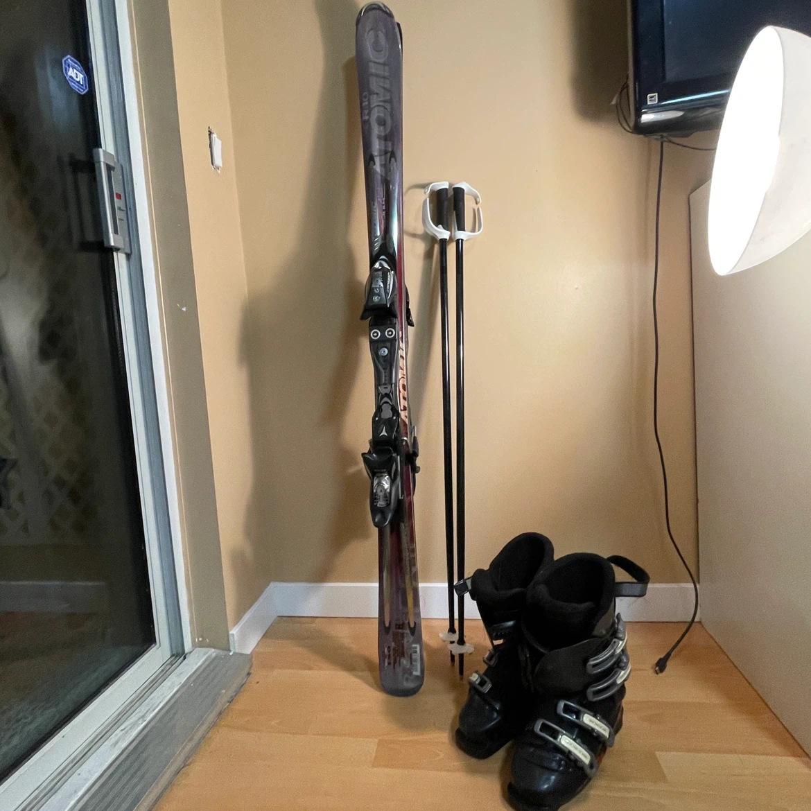 Atomic R:10 Skis with Boots and Poles