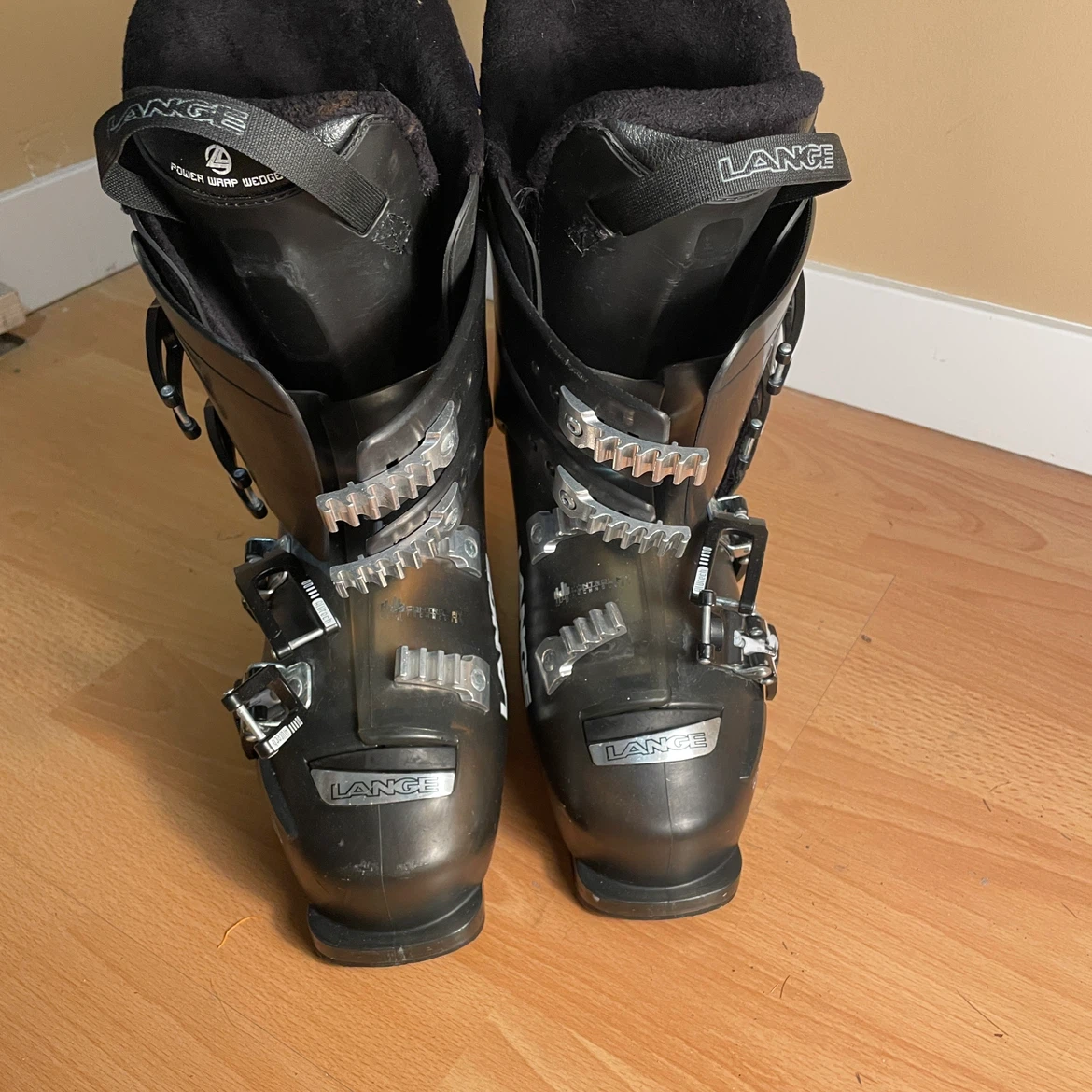 Lange Ski Boots Like New - photo 2